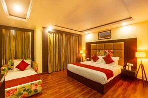 Een bureau, een strijkplank/strijkijzer