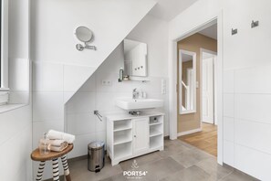 Shower, hair dryer - New vacation apartment Deichkind between Büsum and St. Peter-Ording with balcony (Norddeich)