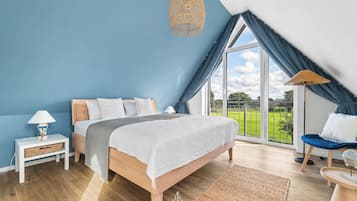 2 bedrooms, desk, iron/ironing board, travel cot