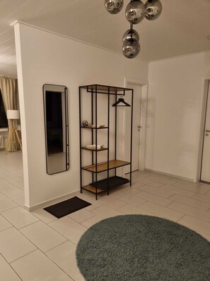 Interior - 🏙️ Large vacation apartment with balcony & city and river view - 100 m² living comfort (Emmerich am Rhein)