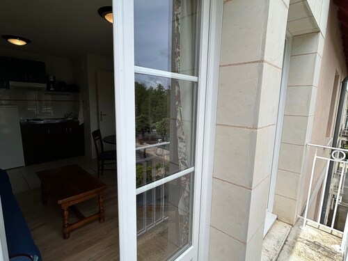 Appartement T2 avec balcon et piscine commune, près des Thermes