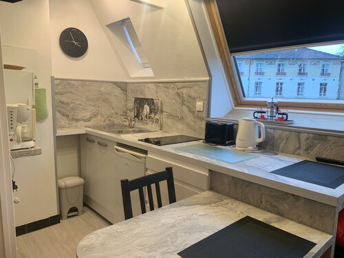 Bright apartment with air conditioning and WIFI, near Thermes St Roch