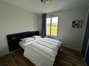 1 bedroom, free WiFi - T2 Apartment with Wi-Fi and Pool 200m from Spas (La Roche-Posay)