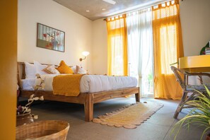 Design studio, balkon | Een bureau, gratis wifi