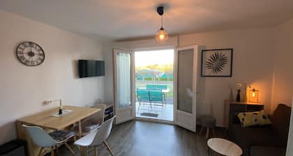 Charmant T2 avec terrasse proche des Thermes du Connétable, Wi-Fi, lave-vaisselle