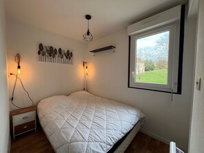 1 bedroom, free WiFi - 1-bedroom near Connétable Thermal Baths with balcony and Wi-Fi (La Roche-Posay)