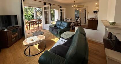 City center T3 apartment with garden and air conditioning