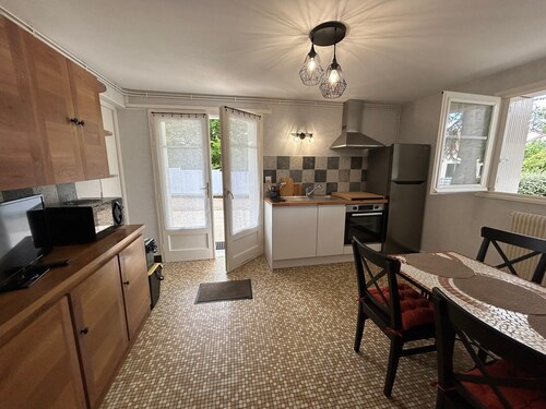 Appartement centre-ville La Roche-Posay, jardin, terrasse, WIFI, lave-vaisselle