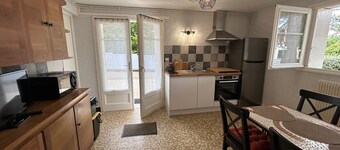 Downtown La Roche-Posay apartment, garden, terrace, WIFI, dishwasher