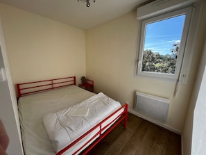 1 bedroom, free WiFi - T2 with terrace and Wi-Fi, near Thermes du Connétable (La Roche-Posay)