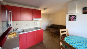 Interior - T2 with terrace and Wi-Fi, near Thermes du Connétable (La Roche-Posay)