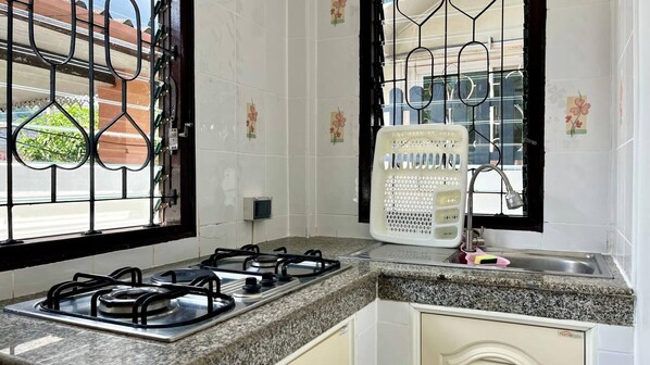 House, 2 Bedrooms, Accessible, Terrace | Private kitchen