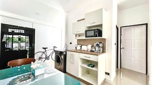 Villa, 2 Bedrooms, Accessible, Terrace | Bahagian dalam