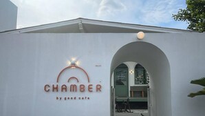 A building entrance with a sign reading "CHAMBER by good cafe". - Bayok 10 - 2 Bedroom Villa Near Kathu Waterfall (Kathu)