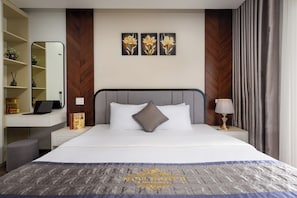 Senior Double Room, Balcony, Mountain View