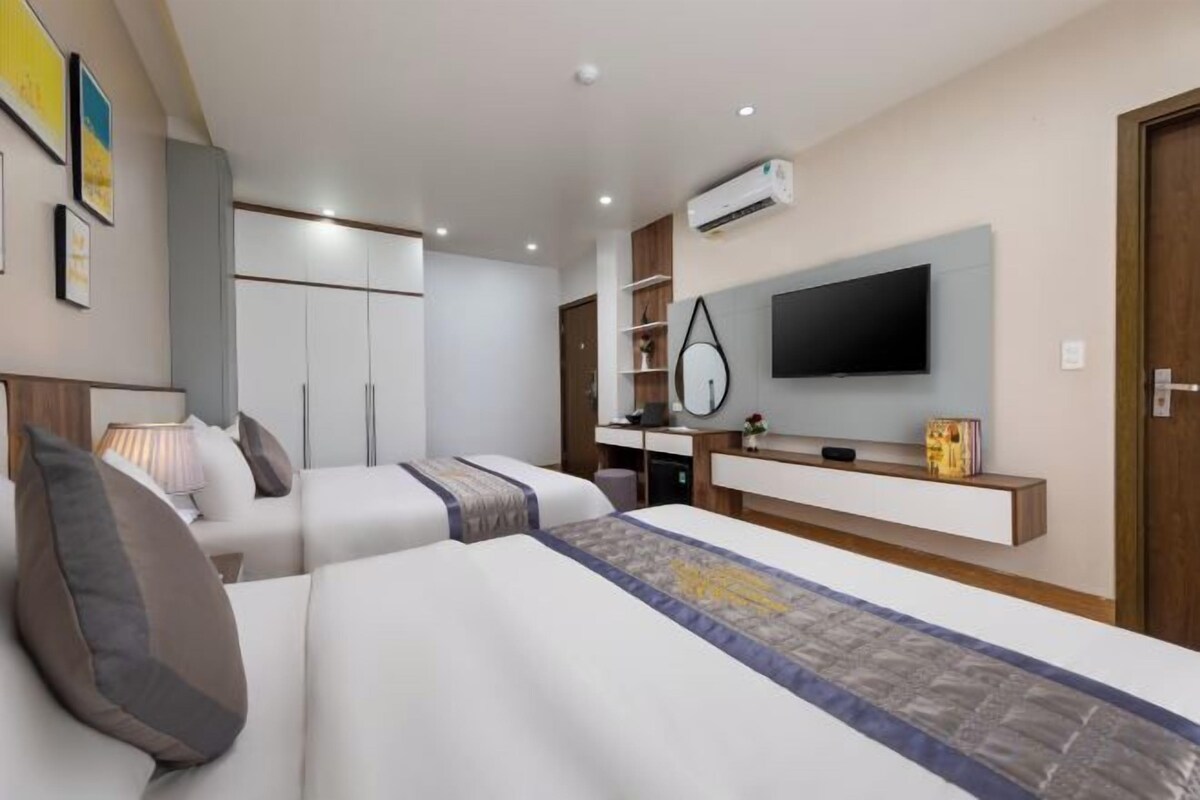 Escritorio, sistema de insonorización, wifi gratis y ropa de cama