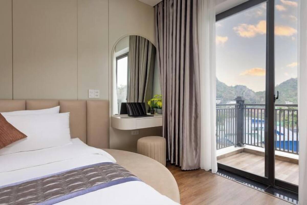 Escritorio, insonorización, wifi gratis y ropa de cama