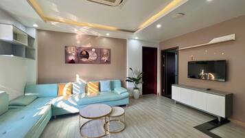 Leilighet – classic, fjellutsikt | Oppholdsområde | En 40-tommers Flatskjerm-TV med digitale kanaler