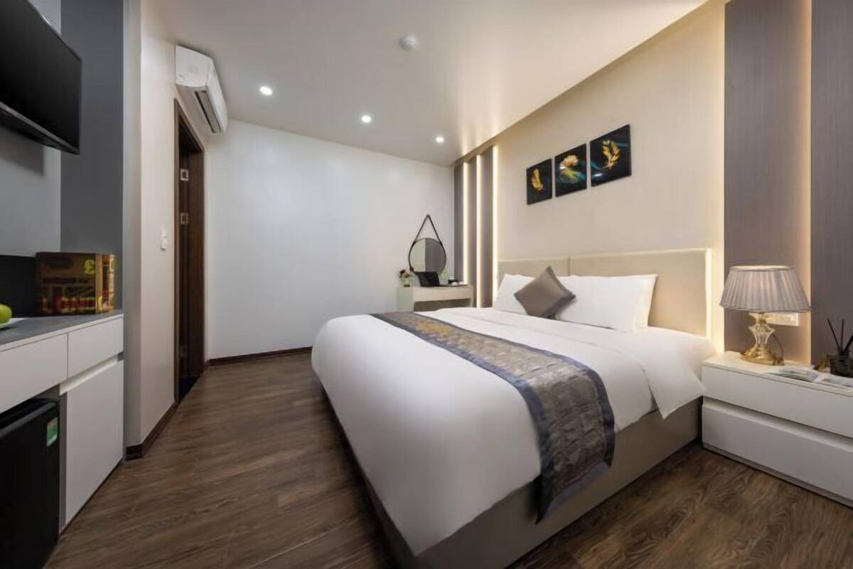 Escritorio, insonorización, wifi gratis y ropa de cama