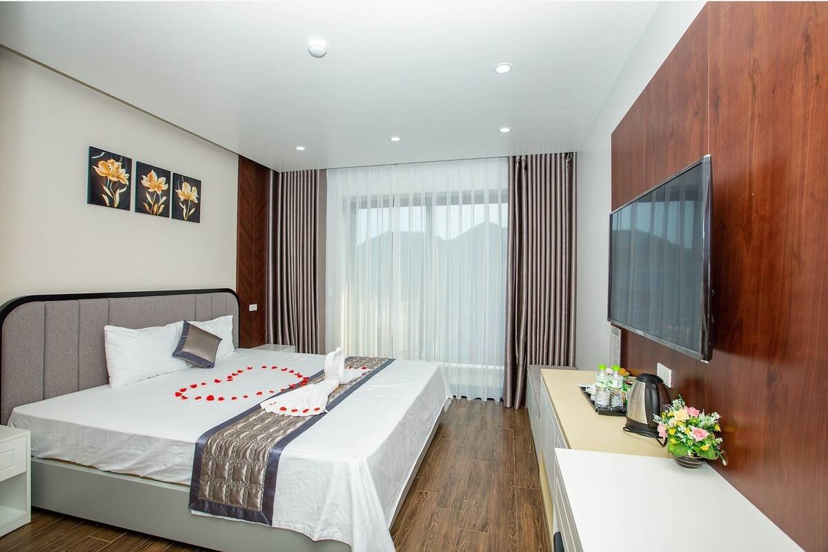 Deluxe-Doppelzimmer, eingeschränkter Meerblick | Schreibtisch, schallisolierte Zimmer, kostenloses WLAN, Bettwäsche