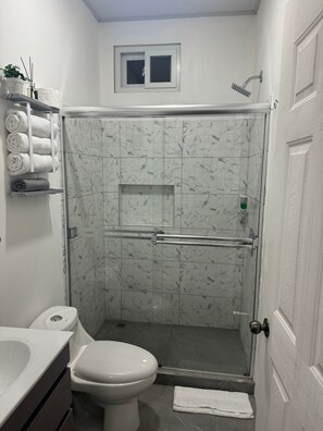 Room, 1 Bedroom, Patio, Garden View | Bathroom - Room-cameva Villas - Your Perfect Escape (Tempate)
