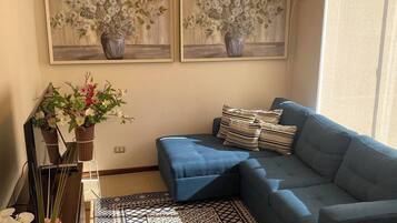 Condo, 3 Bedrooms, Patio, City View | Interior