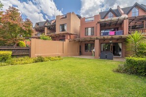 Exterior - Exquisite 2 Bedroom Garden Townhouse in the Heart of Fourways (Johannesburg)