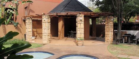 Apartamento, 2 quartos, para fumantes, varanda | Piscina | Piscina externa