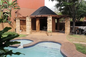 Pool - Exquisite 2 Bedroom Garden Townhouse in the Heart of Fourways (Johannesburg)
