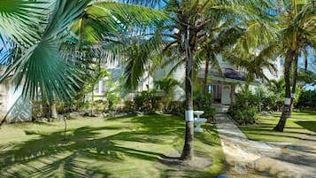 Villa, 5 Bedrooms, Smoking, Private Pool | Property grounds