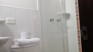 Room, 1 Bedroom | Bathroom