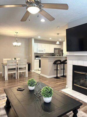 Condo, 2 Bedrooms, Patio | Dining