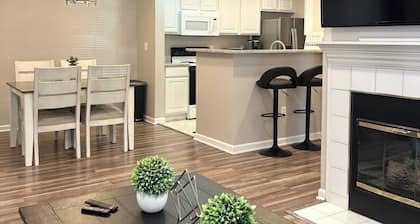 Fantastic Get Away Condo In Strongsville!