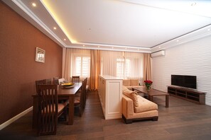 Dining room - Mount Ararat View 2-bedroom Luxury Apartment by Sweet Home (Yerevan)