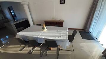 House, 4 Bedrooms, Private Pool, Garden View | Dining room