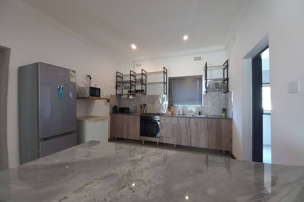 Comfortable and Luxurious Stay — other in 46 Harry Cumming Avenue, Gweru Zimbabwe, 00000
