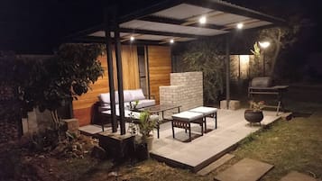 Ferienhaus, 4 Schlafzimmer, eigener Pool, Gartenblick | Außenbereich