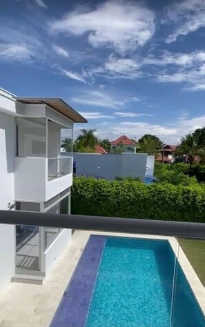 Apartamento, 5 quartos, piscina particular, vista para o jardim | Piscina | Piscina externa