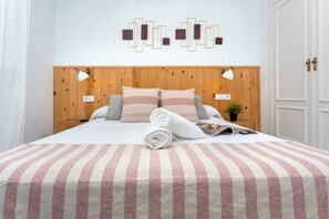 Klassiek appartement, uitzicht op tuin | 1 slaapkamer, een strijkplank/strijkijzer, gratis wifi