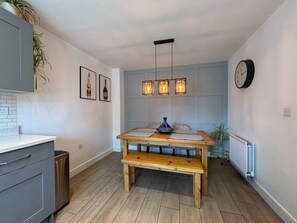 Dining - 3 Bedroom Modern Property (Shrewsbury)