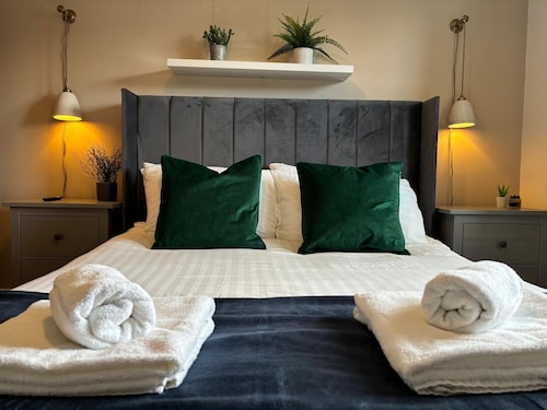 3 Bedroom Modern Property