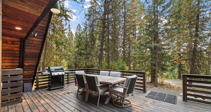 New! River Cabin A-Frame-Remodeled A-Frame on the river, walk to town, lake & dining