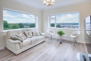 32-英寸电视（配备有线频道）