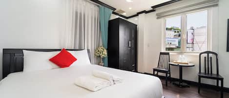 Deluxe Room, 1 Queen Bed