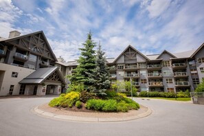 Exterior - NEW Condo | Ski-in/ski-out | Shared pool & hot tub (Whistler)