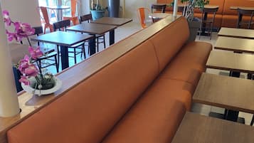 Daily continental breakfast (EUR 8 per person)