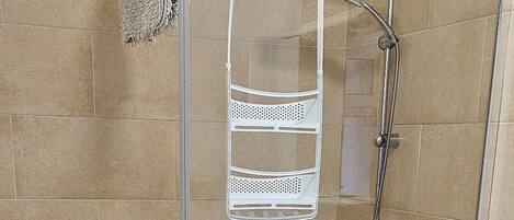 Standard Twin Room, Balcony, Courtyard View | Bathroom | Shower, free toiletries, hair dryer, towels
