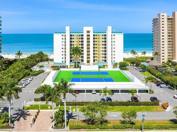 Sports court - Beachfront 3BR Apollo condo with heated pool and Gulf views. (Marco Island)