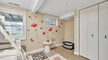 5 bedrooms, desk, iron/ironing board, travel cot