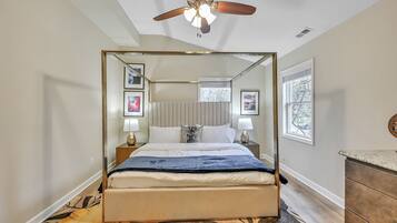 5 bedrooms, desk, iron/ironing board, travel crib